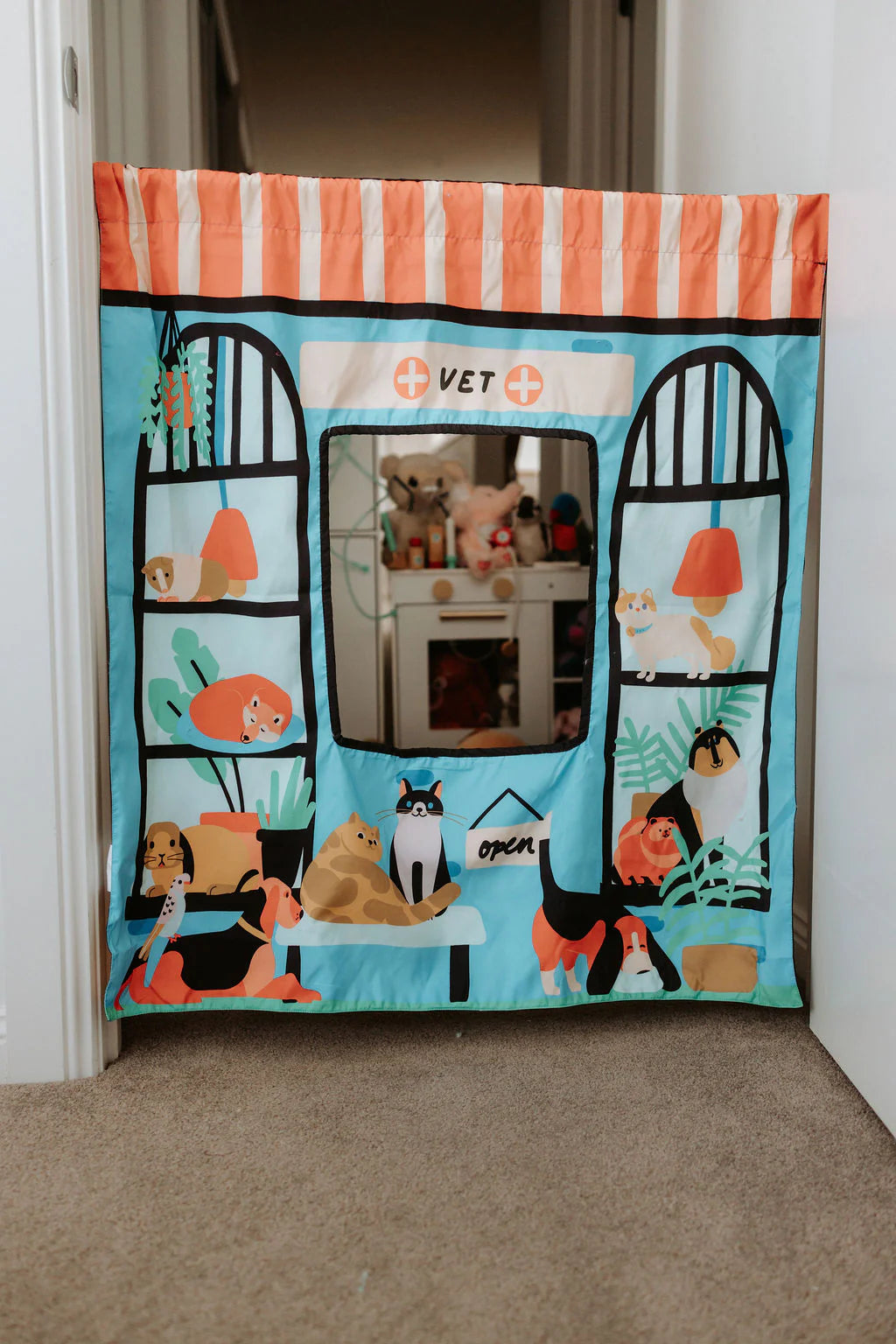 THE COZY CUBE PLAY PANELS REVERSIBLE PET SHOP AND VET