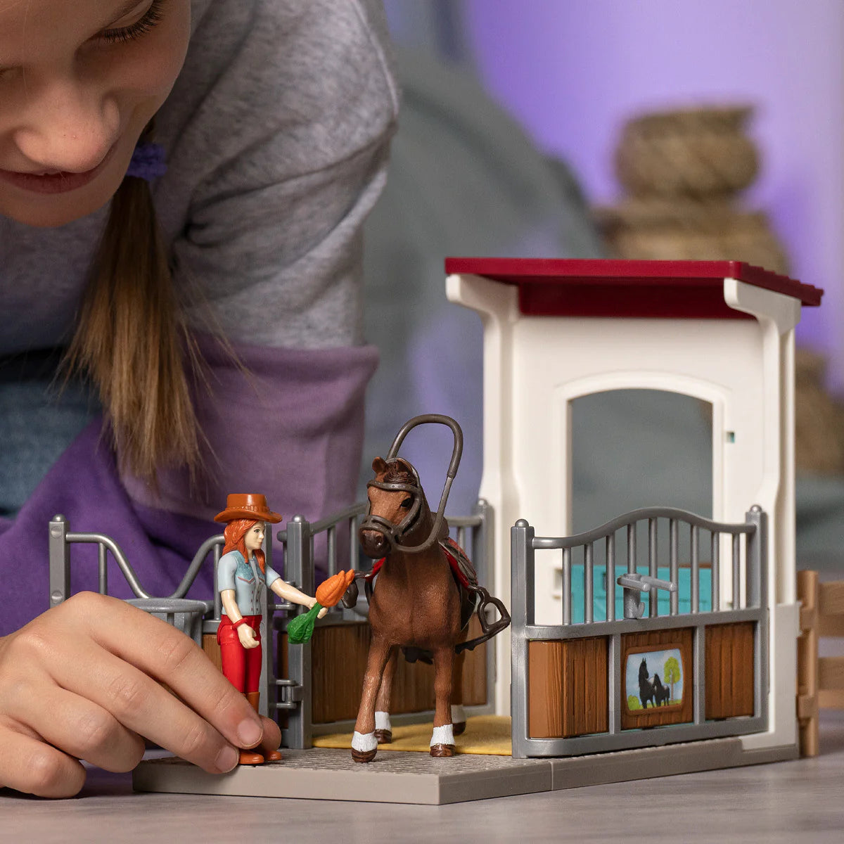SCHLEICH HORSEBOX HANNAH AND CAYENNE SC42170