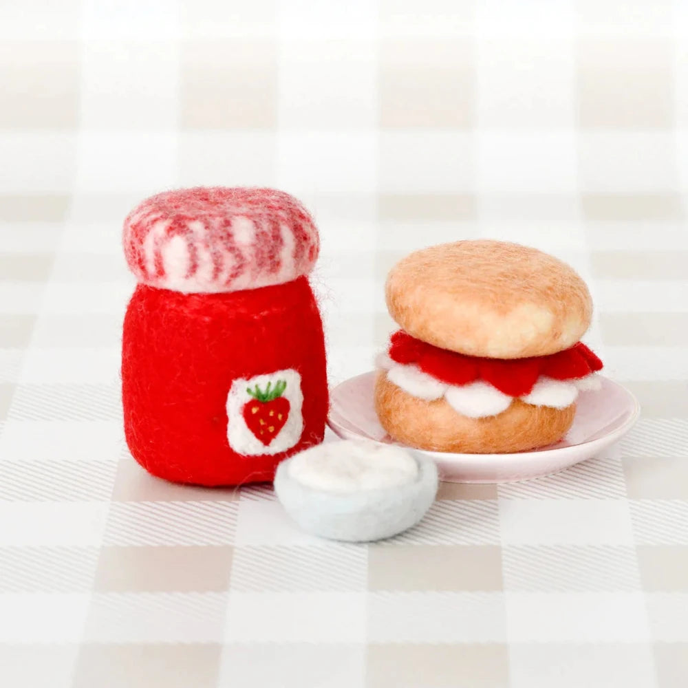 TARA TREASURES FELT STRAWBERRY JAM AND SCONES SET