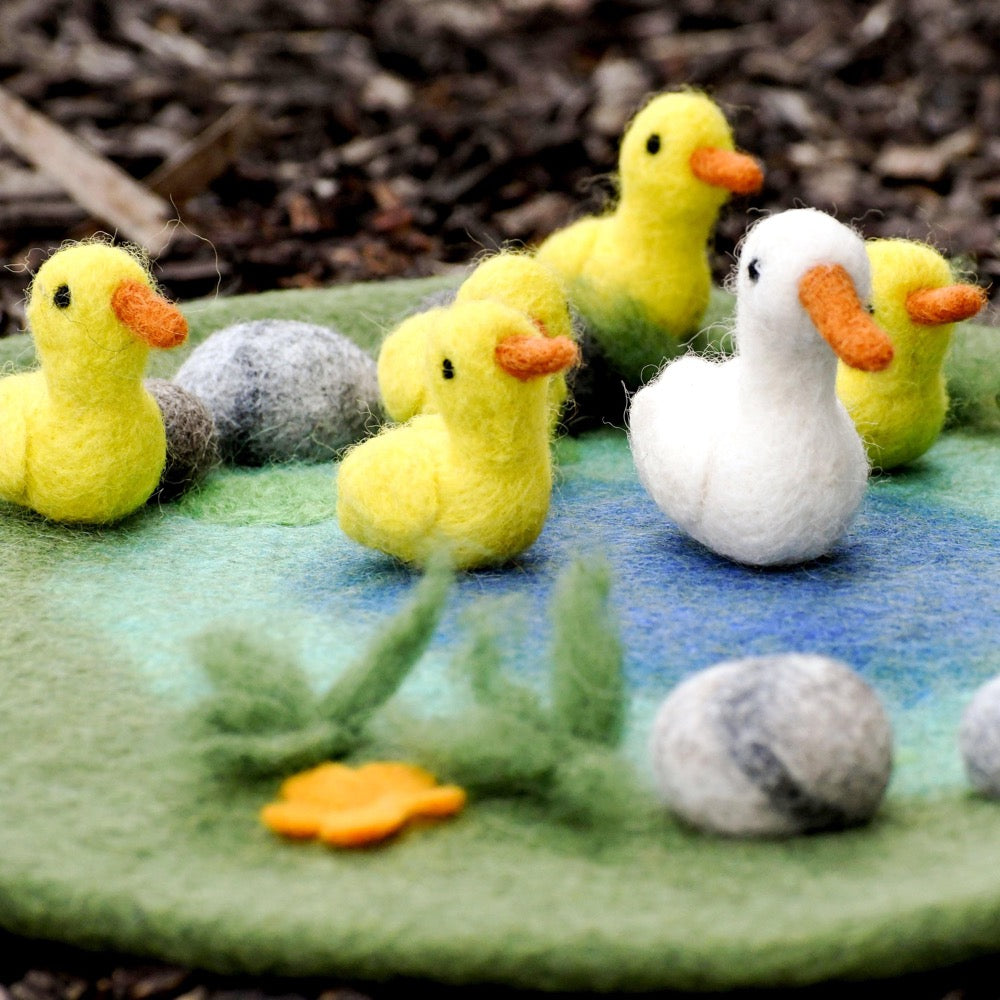 TARA TREASURES FELT PLAYSCAPE MAT SMALL DUCK POND WITH 6 LITTLE DUCKS