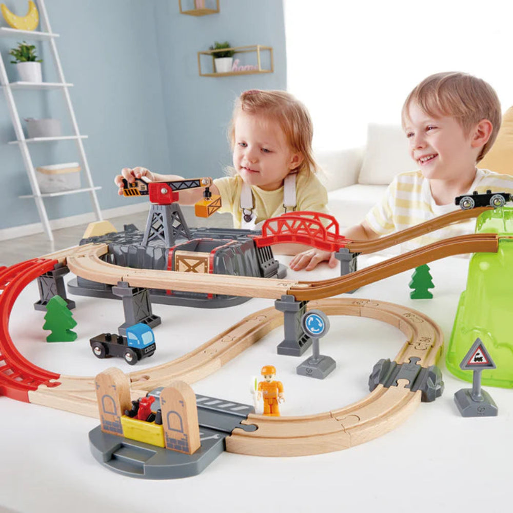 HAPE RAILWAY BUCKET BUILDER SET 50PC