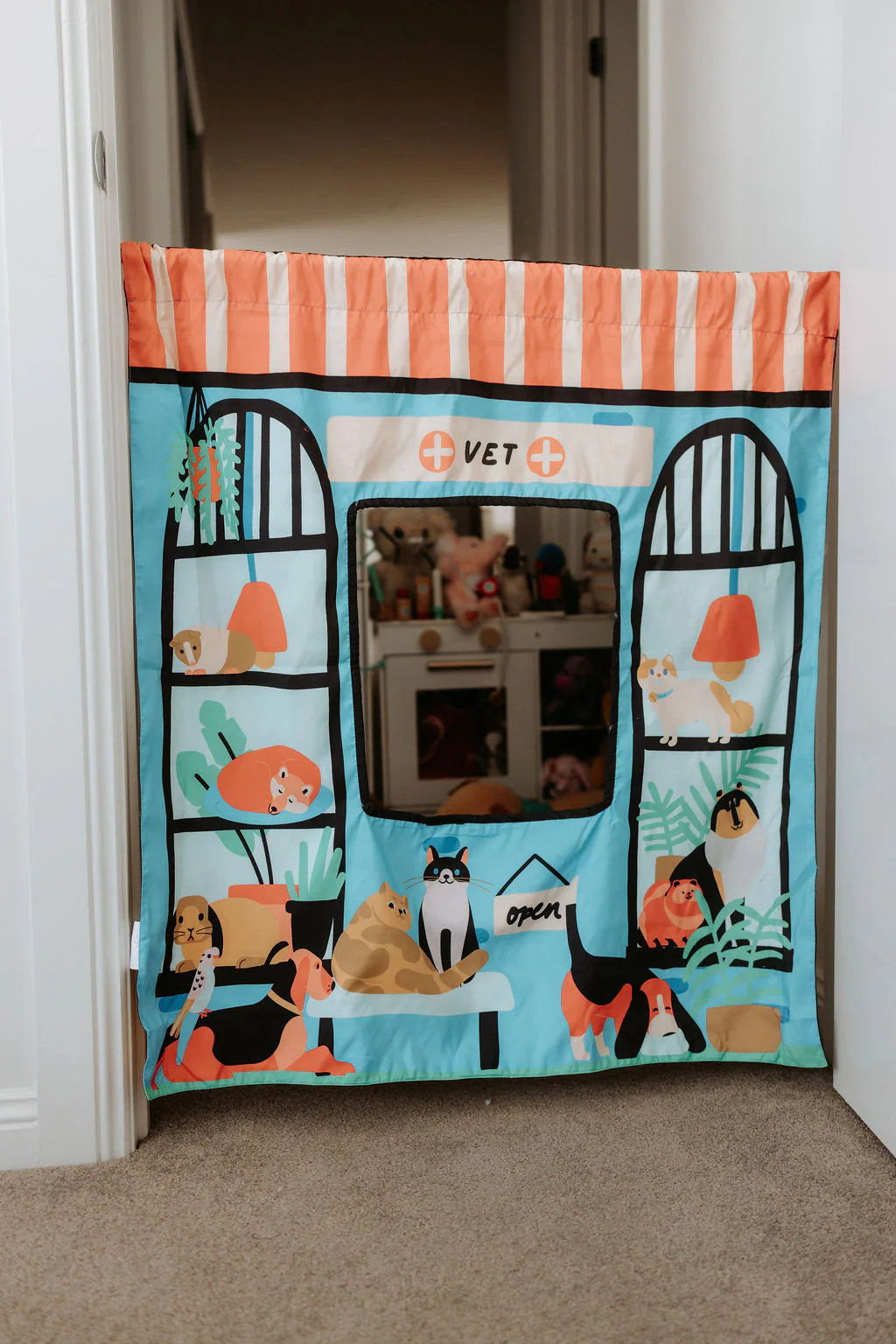 THE COZY CUBE PLAY PANELS REVERSIBLE PET SHOP AND VET