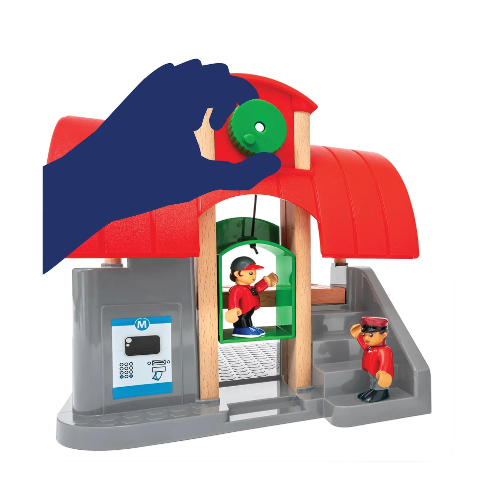BRIO CENTRAL STATION 37 PIECE SET