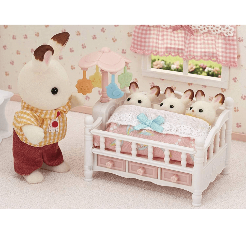 SYLVANIAN FAMILIES CRIB WITH MOBILE SET