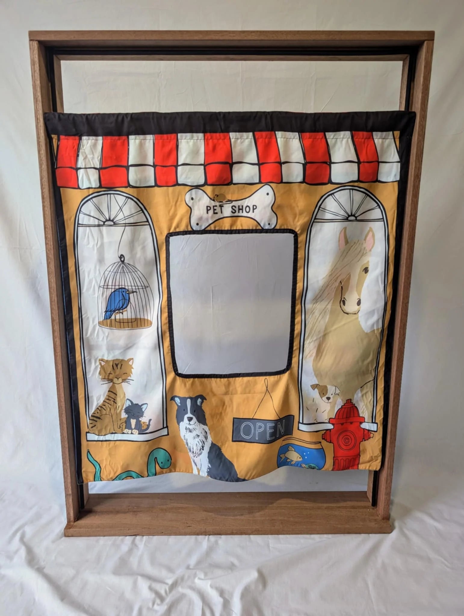 THE COZY CUBE PLAY PANELS REVERSIBLE PET SHOP AND VET