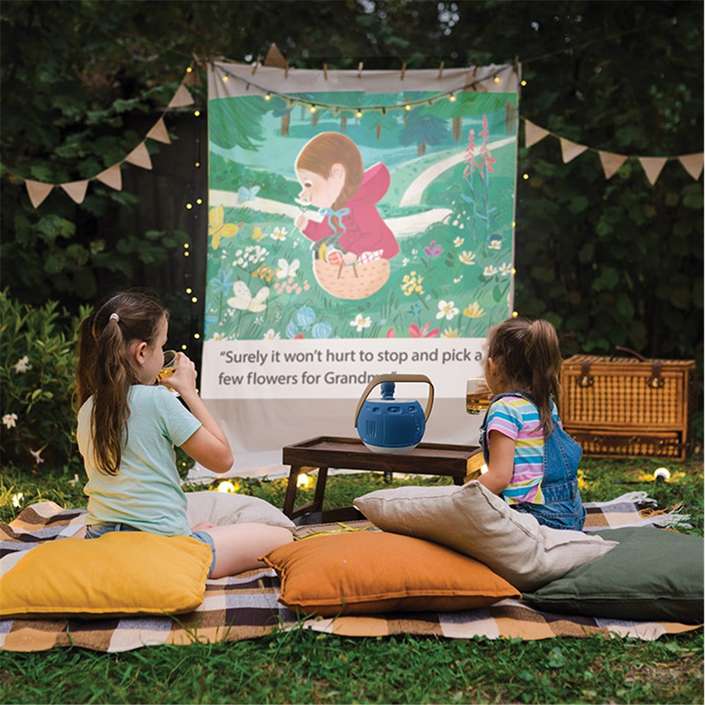 LUNA STORY PROJECTOR