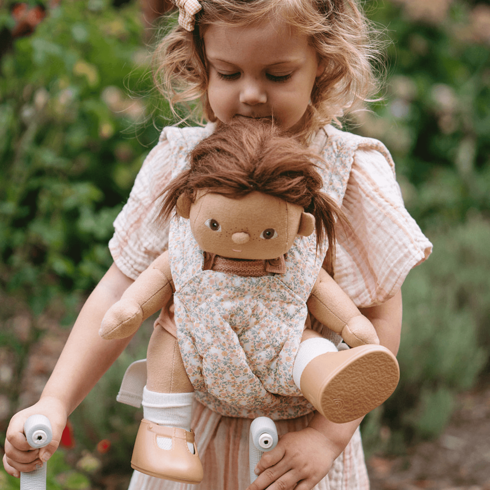 OLLIELLA DINKUM DOLLS CARRIER GARDEN FLORAL