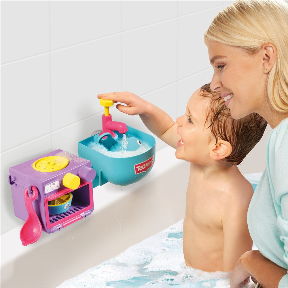 TOMY BUBBLE AND BAKE BATHTIME KITCHEN