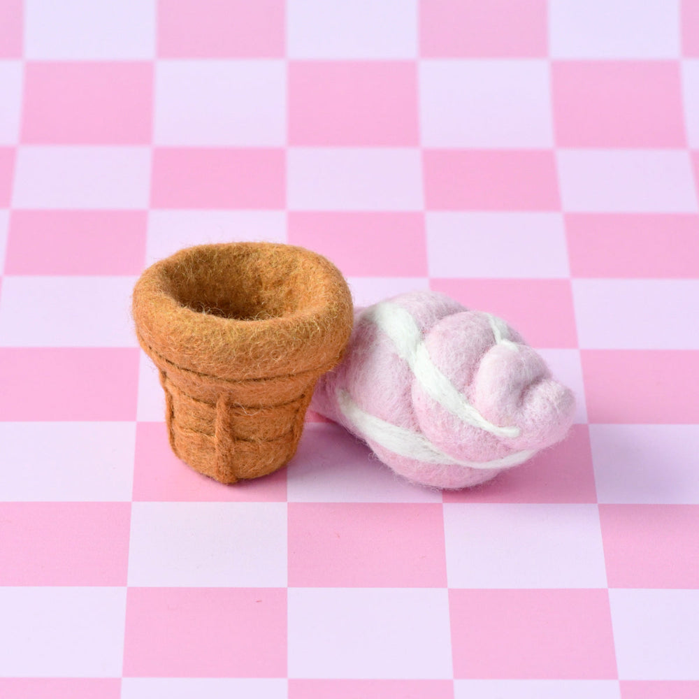 TARA TREASURES FELT STRAWBERRY SOFT SERVE ICE CREAM