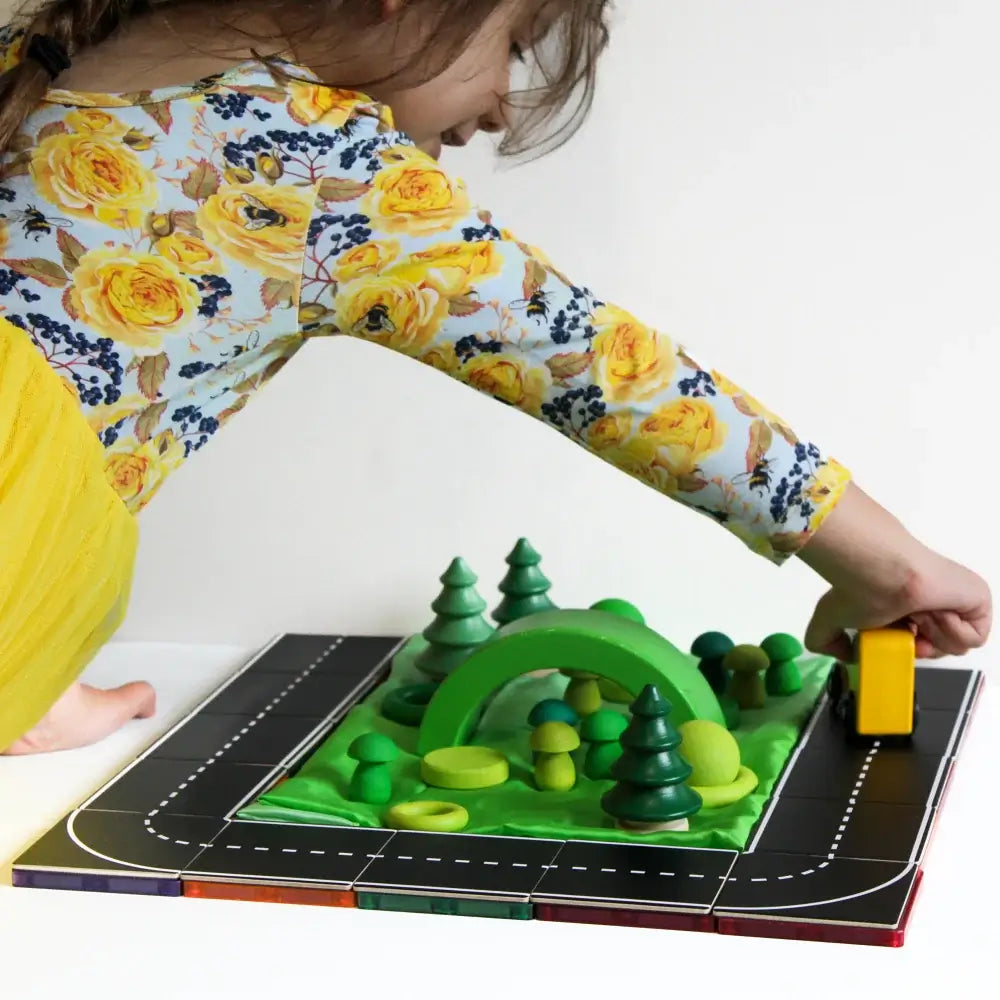 LEARN AND GROW MAGNETIC ROAD TILE TOPPERS 40 PC