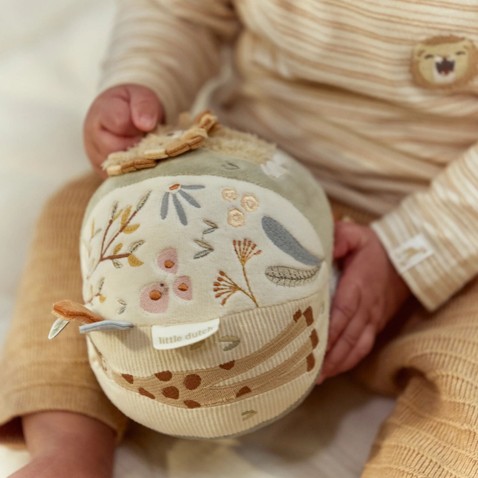 LITTLE DUTCH SAFARI FRIENDS ACTIVITY BALL