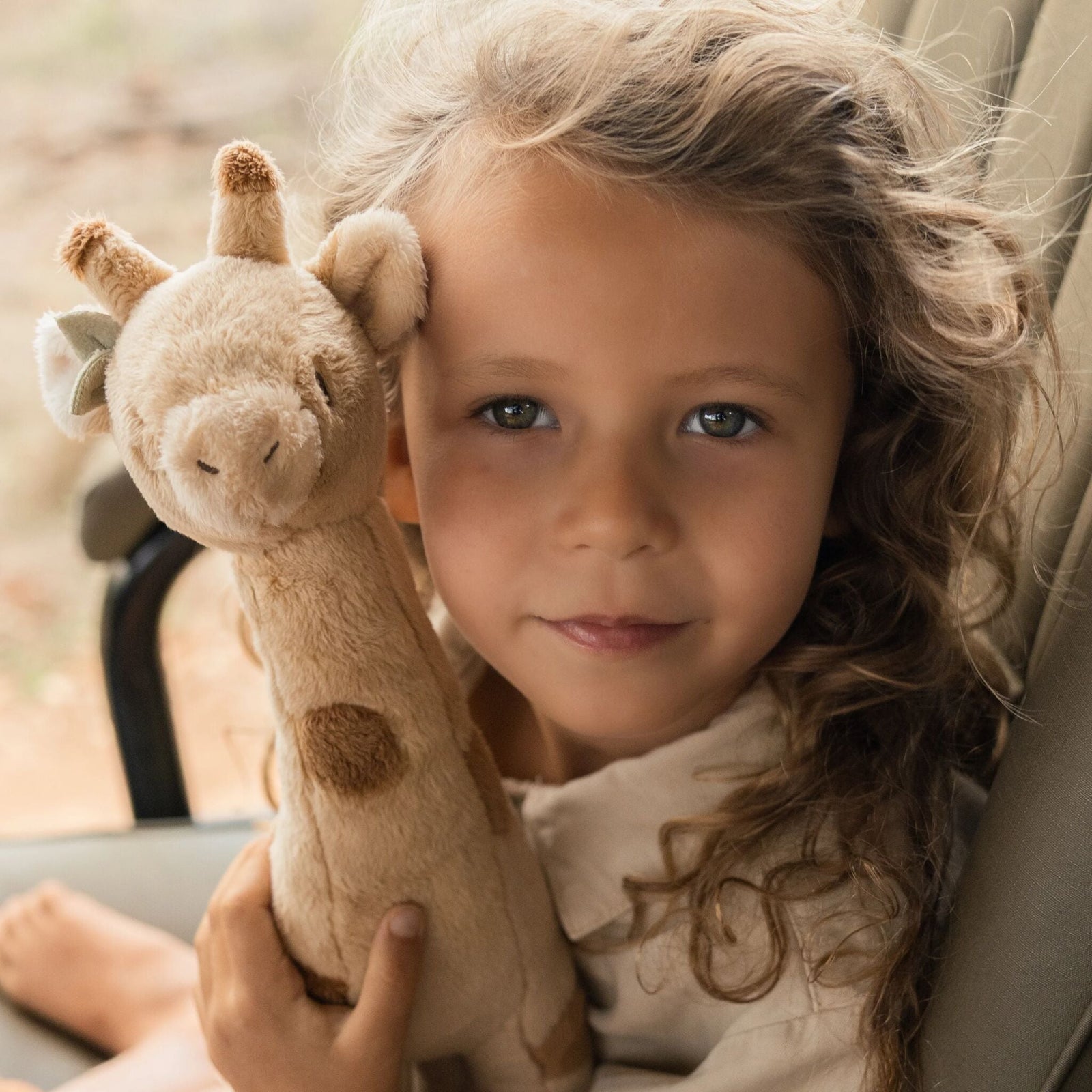 LITTLE DUTCH SAFARI FRIENDS CUDDLE GIRAFFE