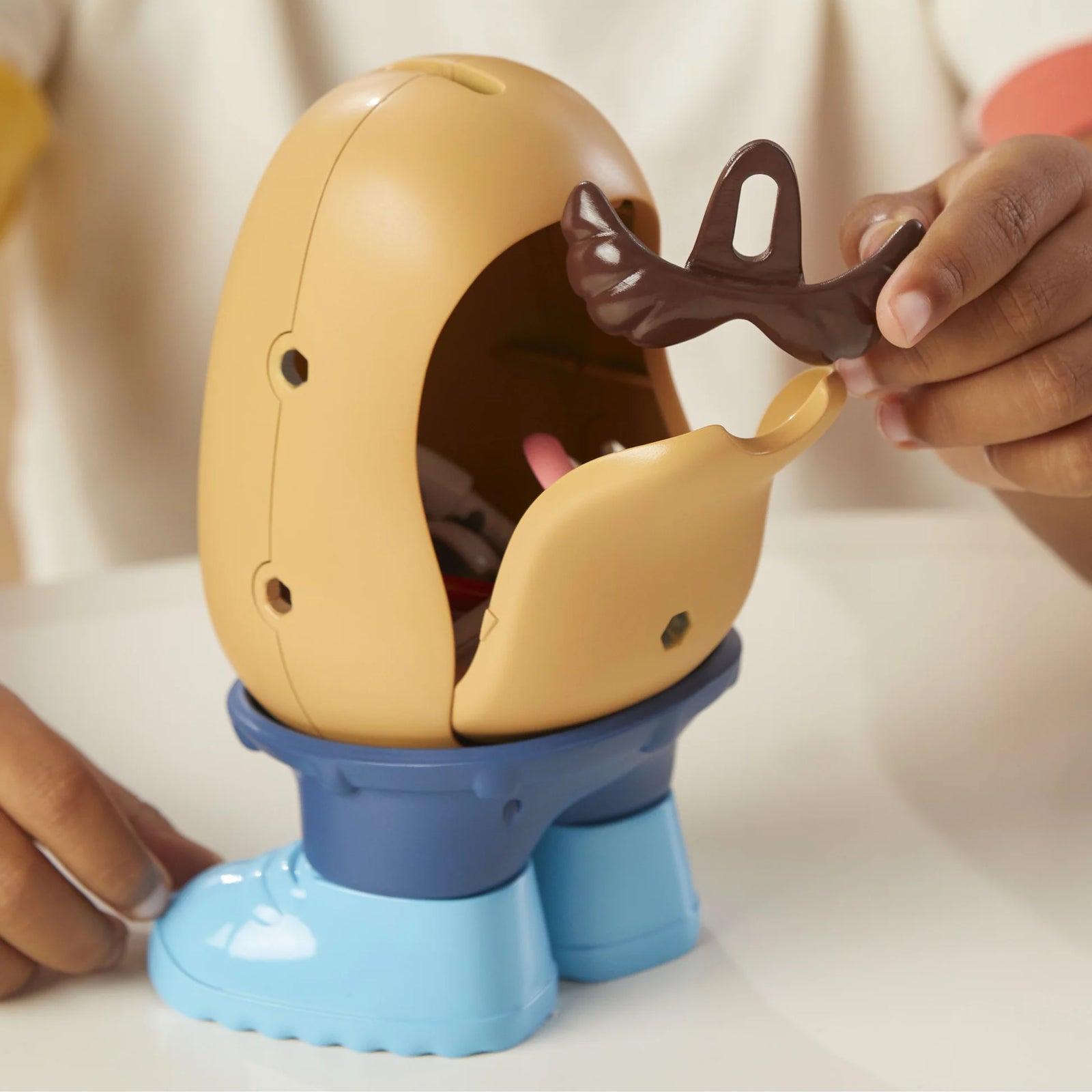 MR POTATO HEAD