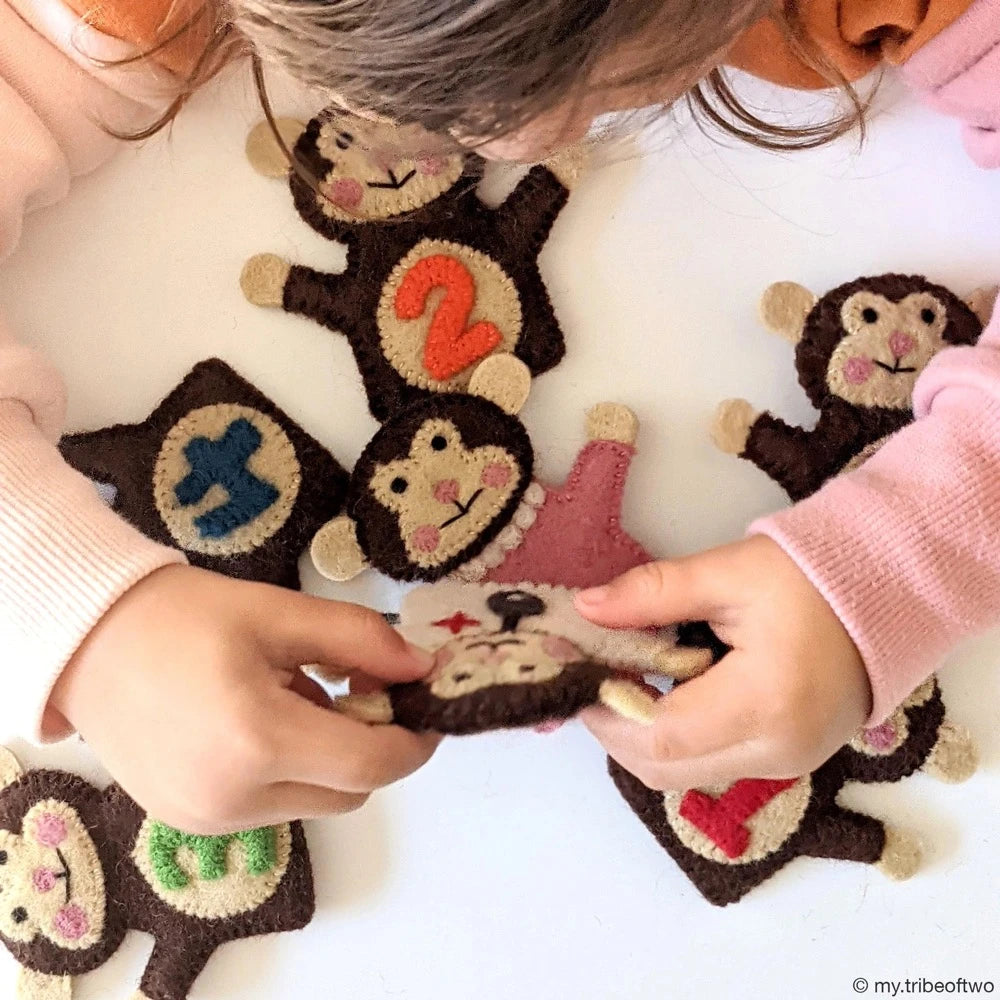 TARA TREASURES FELT FINGER PUPPET SET 5 LITTLE MONKEYS