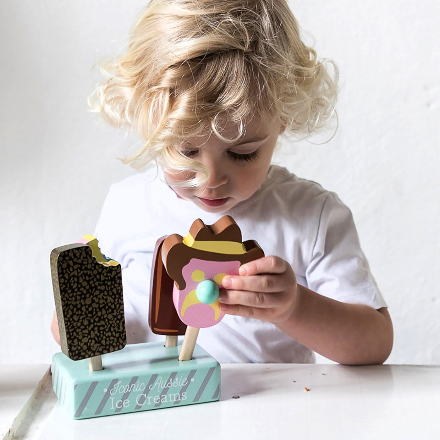 MAKE ME ICONIC AUSTRALIAN ICE CREAMS 8 PIECE SET