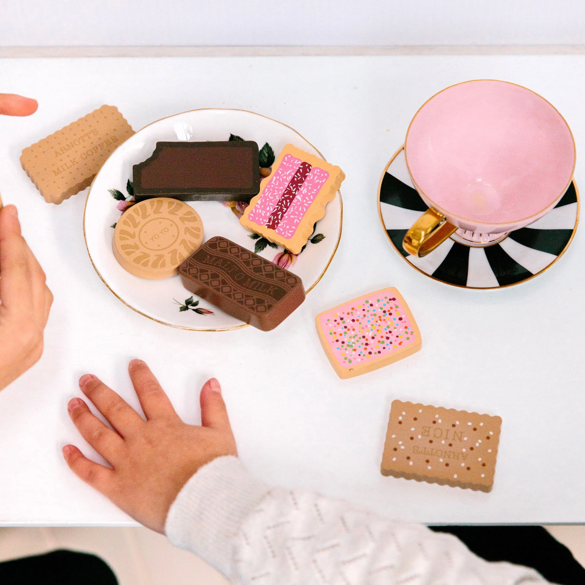 MAKE ME ICONIC ARNOTT'S BICKIES 11 PIECE SET